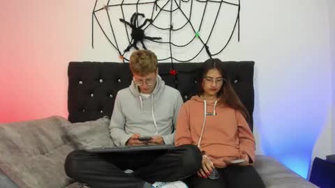 Snapshot of a_sexy_couple__ chatting on October 8, 7:33 pm A Sexy Couple online show from October 8, 7:33 pm