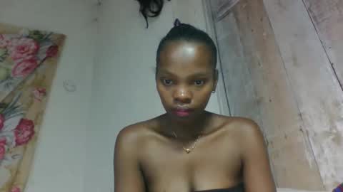 Snapshot of aadienne chatting on May 7, 6:41 am aadienne online show from May 7, 6:41 am