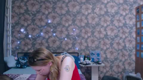 Snapshot of aalicebubble chatting on February 10, 7:01 am Alice online show from February 10, 7:01 am