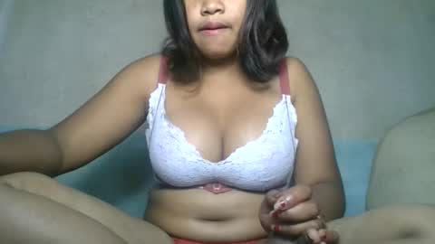 aariciah online show from April 8, 7:41 am