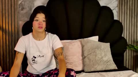 Snapshot of aaron_and_alahya chatting on December 14, 2:17 am aaron_and_alahya online show from December 14, 2:17 am