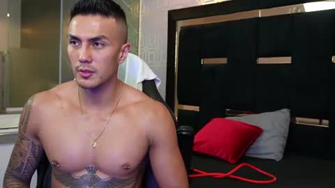 Snapshot of aaron_bolt chatting on June 20, 2:31 pm Aaron online show from June 20, 2:31 pm