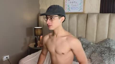 Aaron Ezequiel online show from January 12, 9:42 pm