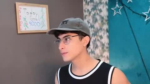 Snapshot of aaron_eze chatting on January 16, 8:46 pm Aaron Ezequiel online show from January 16, 8:46 pm