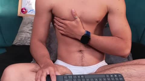 Aaron Ezequiel online show from June 13, 2:59 pm