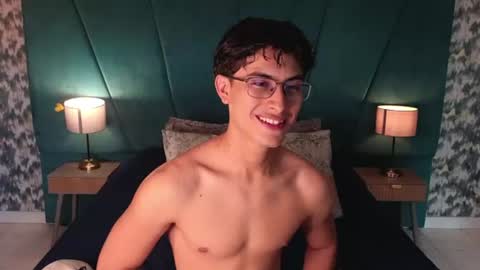 Aaron Ezequiel online show from June 17, 7:59 pm