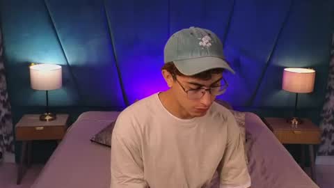 Aaron Ezequiel online show from July 19, 12:09 pm