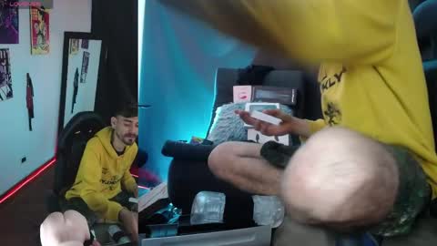 aaron_malikk online show from April 25, 10:29 am