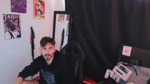 aaron_malikk online show from April 27, 3:32 pm