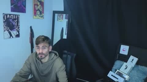 aaron_malikk online show from April 28, 3:44 am