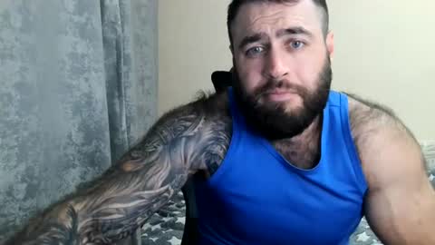 Snapshot of aaron_royal chatting on June 18, 8:35 pm Davin tayl online show from June 18, 8:35 pm