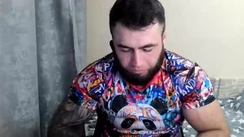 Snapshot of aaron_royal chatting on June 20, 8:33 pm Davin tayl online show from June 20, 8:33 pm