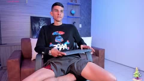 Aaron online show from December 17, 11:38 am