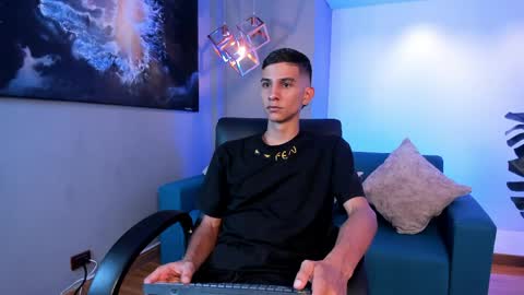 Aaron online show from April 20, 8:43 pm