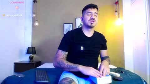 Snapshot of aaron_williams09 chatting on March 5, 6:54 am Your aron online show from March 5, 6:54 am