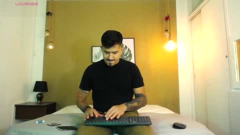 Snapshot of aaron_williams09 chatting on March 7, 3:40 am Your aron online show from March 7, 3:40 am