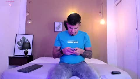 Snapshot of aaron_williams09 chatting on March 9, 3:54 am Your aron online show from March 9, 3:54 am