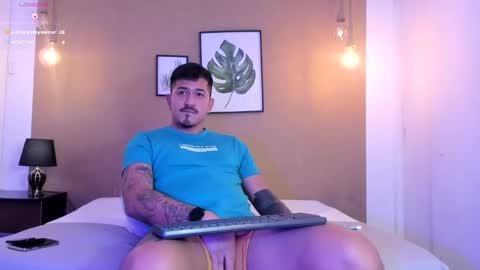 Snapshot of aaron_williams09 chatting on March 9, 10:08 am Your aron online show from March 9, 10:08 am