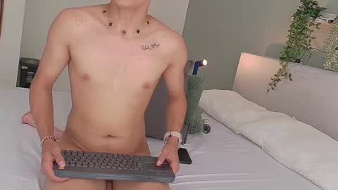 AARON  online show from September 25, 7:39 pm
