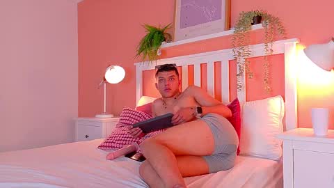 AARON  online show from September 29, 9:08 pm