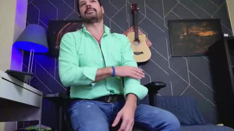 Aaron online show from November 28, 5:32 am