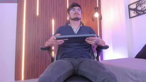 aaronfuentes7 online show from September 27, 7:30 pm