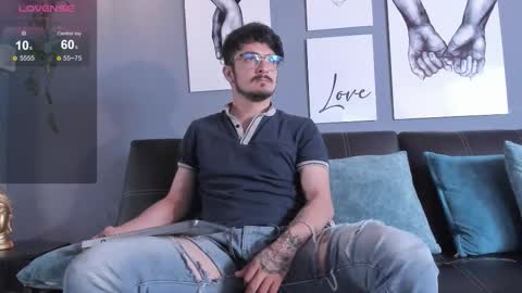 aaronfuentes7 online show from October 4, 12:14 pm