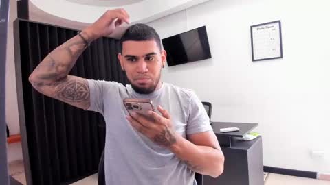 ig aaron hunter123 online show from April 14, 4:57 pm