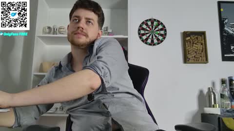 Snapshot of aaronlegend chatting on October 30, 9:26 pm Aaron online show from October 30, 9:26 pm