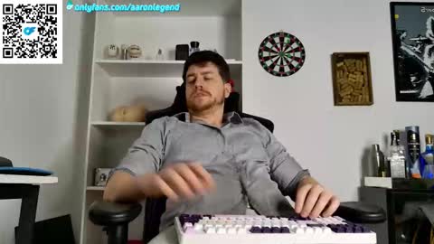 Snapshot of aaronlegend chatting on November 5, 9:15 pm Aaron online show from November 5, 9:15 pm