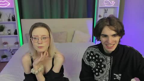 Snapshot of aataraxx chatting on December 14, 9:07 am Fiona and Harry online show from December 14, 9:07 am