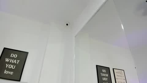 Snapshot of abbey_walker chatting on December 16, 11:15 am abbey_walker online show from December 16, 11:15 am