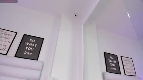 Snapshot of abbey_walker chatting on December 20, 11:17 am abbey_walker online show from December 20, 11:17 am