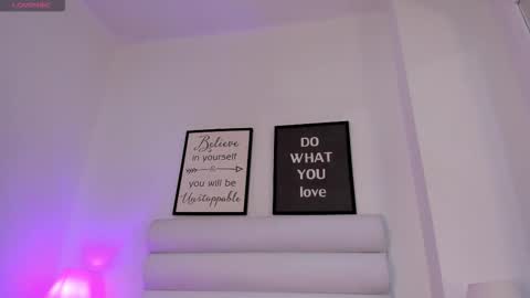 Snapshot of abbey_walker chatting on January 19, 11:25 am abbey_walker online show from January 19, 11:25 am