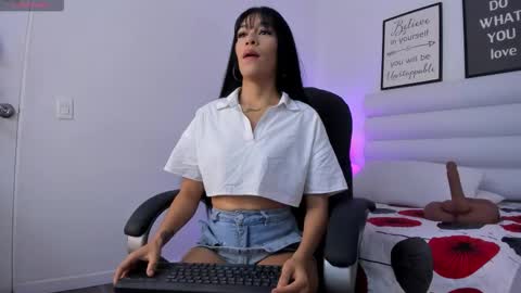 Snapshot of abbey_walker chatting on February 17, 12:34 pm abbey_walker online show from February 17, 12:34 pm