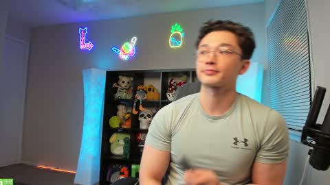 Snapshot of abbuddy920236 chatting on December 6, 5:20 am buddy online show from December 6, 5:20 am