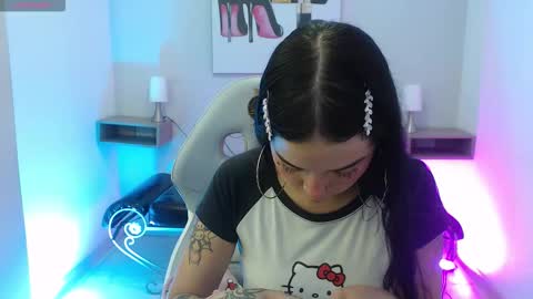 Snapshot of abby_collinss_x chatting on March 4, 5:41 pm Abby online show from March 4, 5:41 pm