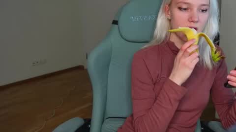 ABBY LAKER online show from December 3, 5:33 pm