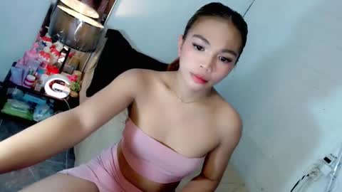 Snapshot of abby_luxpinay chatting on October 28, 8:40 am abby_luxpinay online show from October 28, 8:40 am