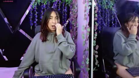 Snapshot of abby_pop_ chatting on March 3, 2:12 pm abby pop online show from March 3, 2:12 pm