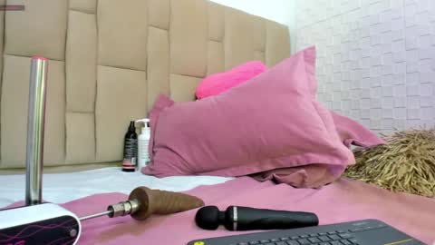 abbyadams23 online show from December 28, 2:11 am