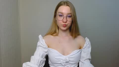 Abby Lovense is active online show from February 21, 3:02 pm