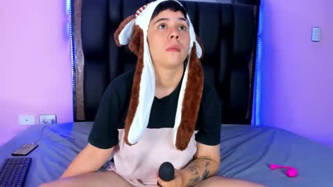 Snapshot of abbysmiitth_ chatting on December 6, 3:22 pm Abby Smith online show from December 6, 3:22 pm