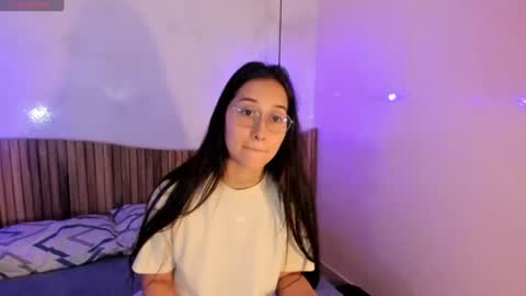 Snapshot of abbysweet1_ chatting on July 19, 6:33 pm Abigail online show from July 19, 6:33 pm