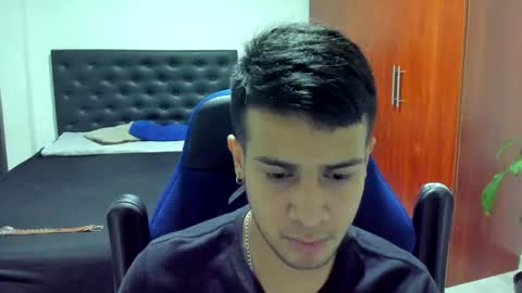 Independence model AbelAsburgo online show from October 22, 2:01 am