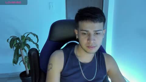 Independence model AbelAsburgo online show from November 3, 12:57 am