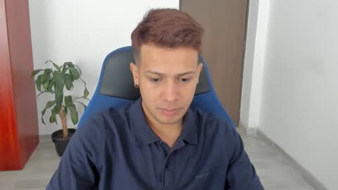 Independence model AbelAsburgo online show from January 12, 7:52 pm