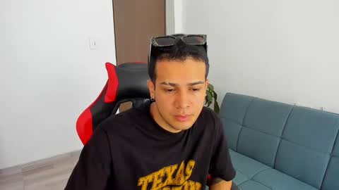 Independence model AbelAsburgo online show from March 14, 7:19 pm