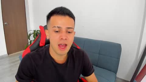 Independence model AbelAsburgo online show from March 18, 7:28 pm