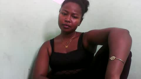 Snapshot of abella677022 chatting on February 15, 6:32 am abella677022 online show from February 15, 6:32 am